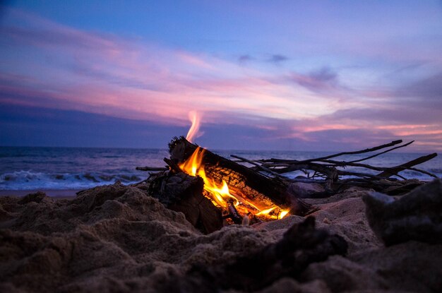 un feu qui brûle