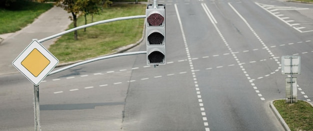 Feu de signalisation indiquant le signal rouge