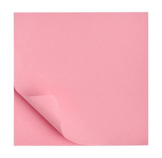 Feuille de papier rose sur fond blanc isolé note collante