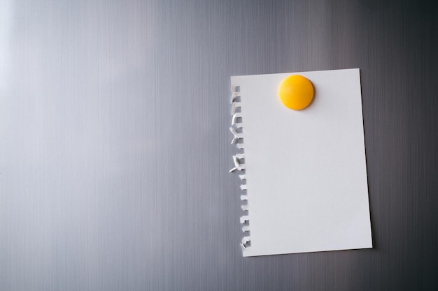 Feuille de papier vide sur la porte du réfrigérateur Papier à lettres avec Valentin magnétique envoyer un message d'amour texte Mémoire jour note histoire tous les jours