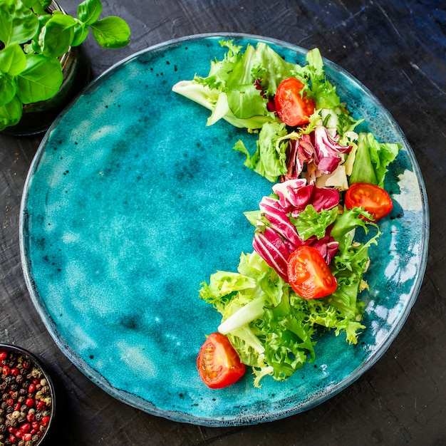 Feuilles de légumes salade saine