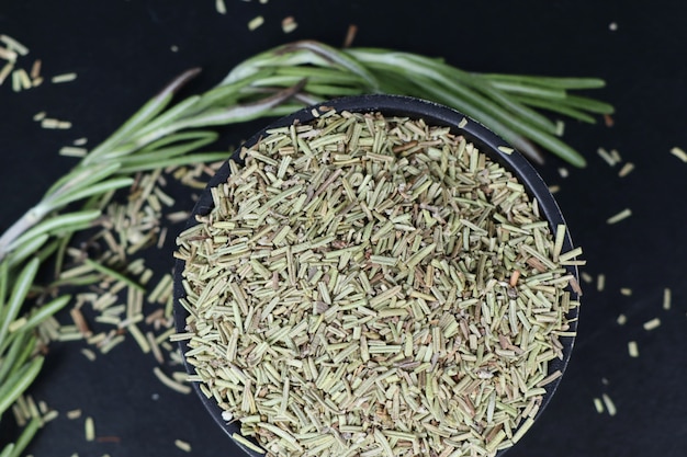 Feuilles de romarin herbes séchées