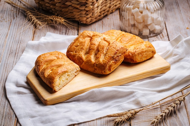 Feuilletés frais avec garniture au fromage