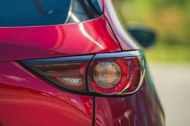 Feux arrière de voiture rouge