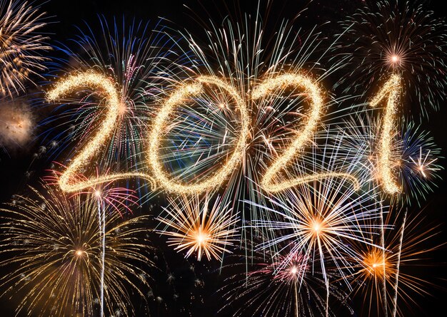 Feux d'artifice du nouvel an 2021, joyeuses fêtes et concept de nouvel an