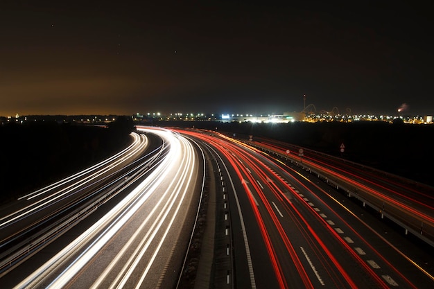 Feux de circulation sur la route