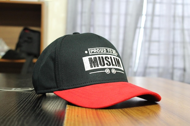 La fière casquette musulmane