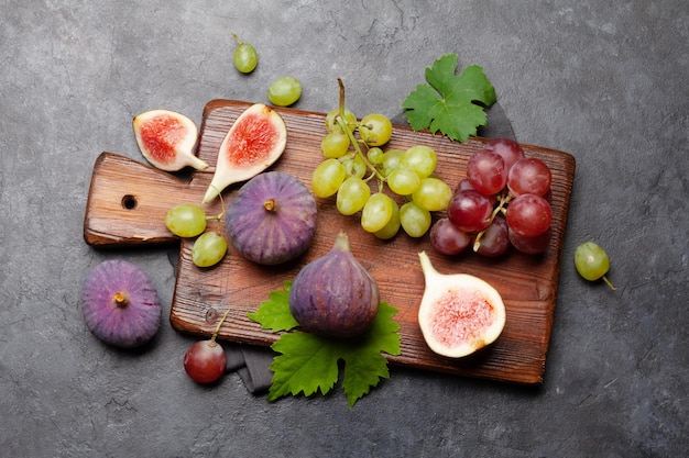 Figues et raisins doux mûrs