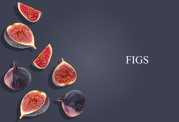 Figues violettes douces avec moitiés et tranches sur fond violet avec figues d'inscription et espace de copie pour les images de texte Fruits mûrs Vue de dessus en gros plan