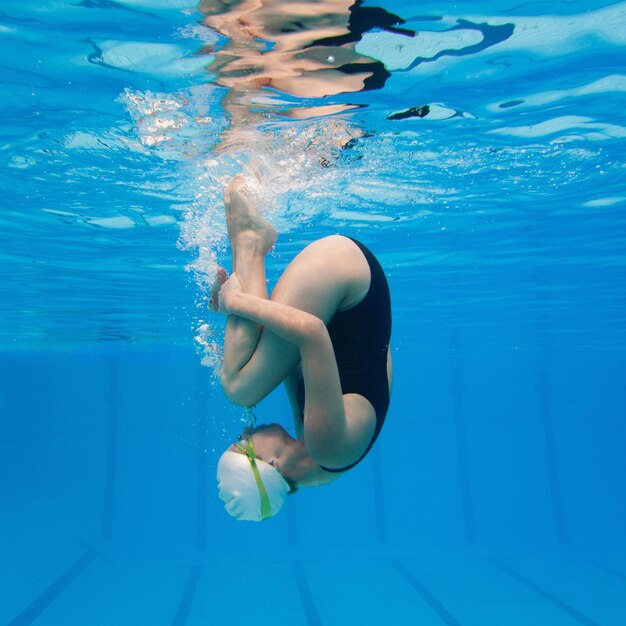 Figure de natation synchronisée à l'envers