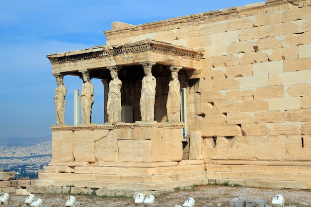 Figures Du Porche Cariatide De L'érechthéion Sur L'acropole à Athènes.