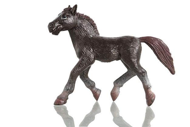 Figurine jouet cheval isolé sur fond blanc