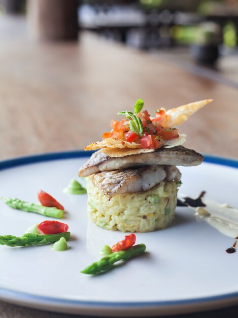 Filet de bar aux légumes et riz.