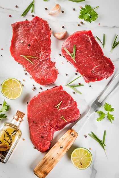 Filet de boeuf à l'huile d'olive et aux épices pour la cuisson