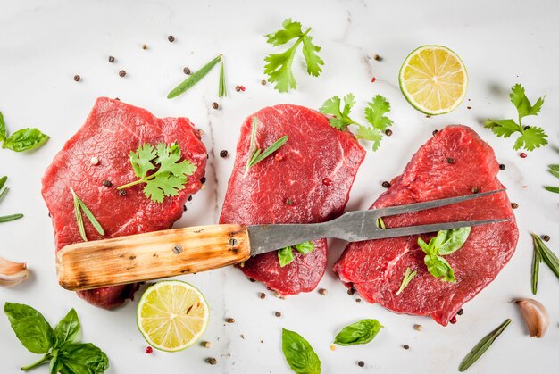 Filet de boeuf à l'huile d'olive et aux épices pour la cuisson