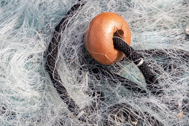 Filet de pêche et flotteur dans le port de Lerici Ligurie Italie