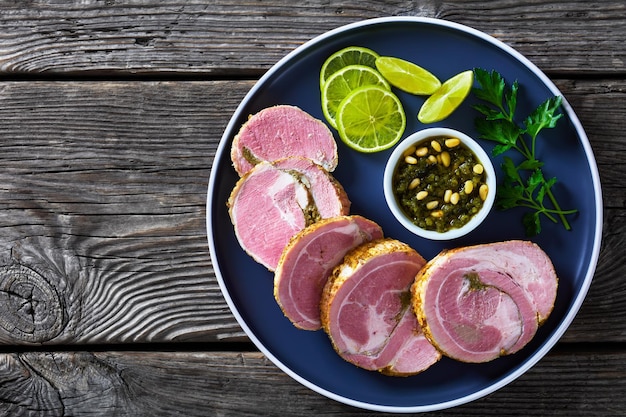 Filet de porc farci à l'ail et aux fines herbes à l'italienne