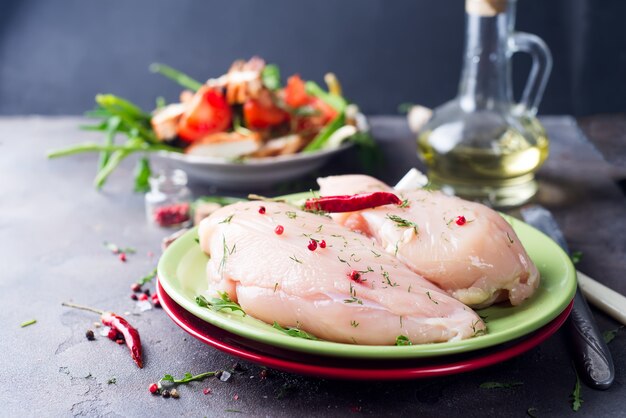 Filet de poulet coupé cru