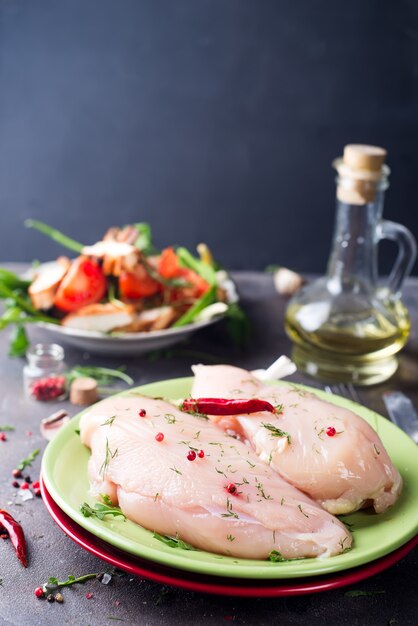 Filet de poulet coupé cru