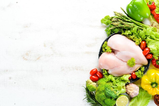 Filet de poulet frais aux légumes Concept d'alimentation saine Vue de dessus Espace de copie gratuit