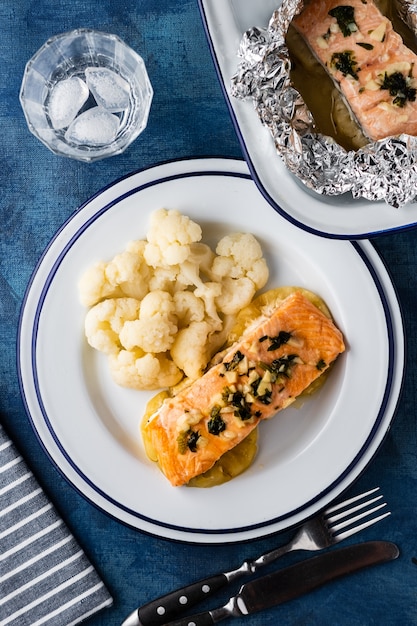 Filet de saumon à l'ananas et au chou-fleur