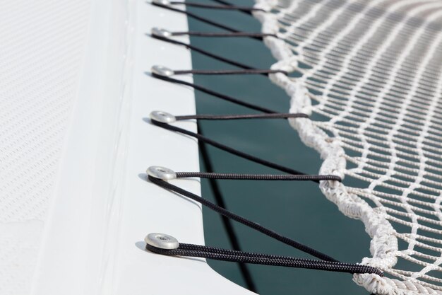 Le filet de sécurité du yacht de près