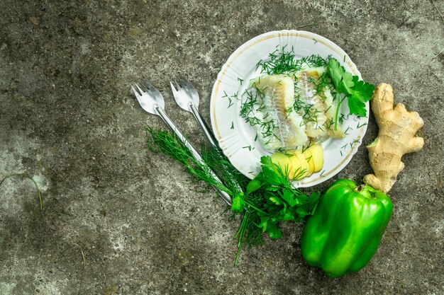 Filet de tilapia à la crème sure aux herbes.