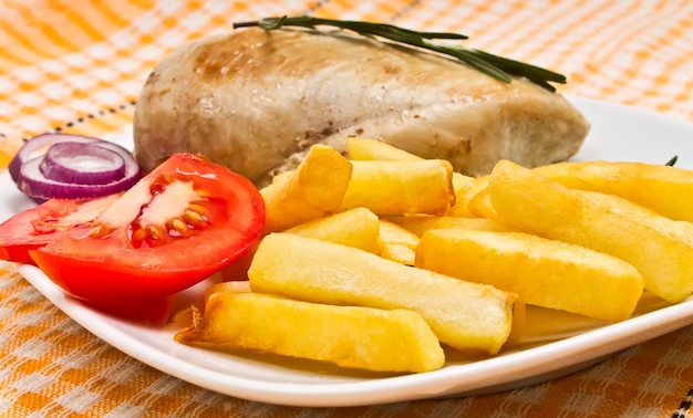 Filets de poulet aux tomates frites et romarin