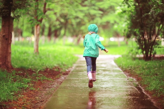 fille 6 ans Pluie printanière