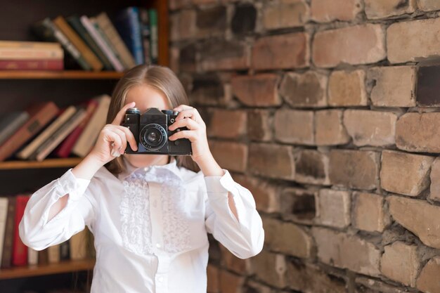 Fille avec un appareil photo