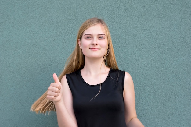 Fille charmante avec une beauté naturelle