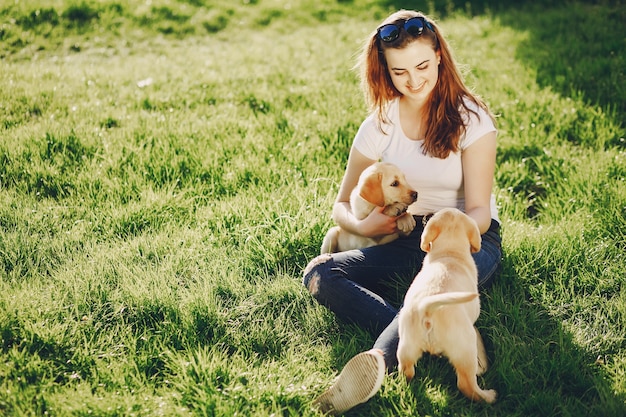 Fille avec chien