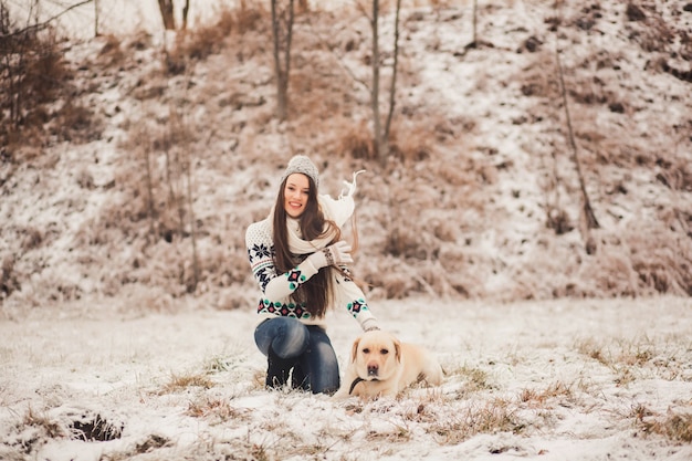 Fille avec chien