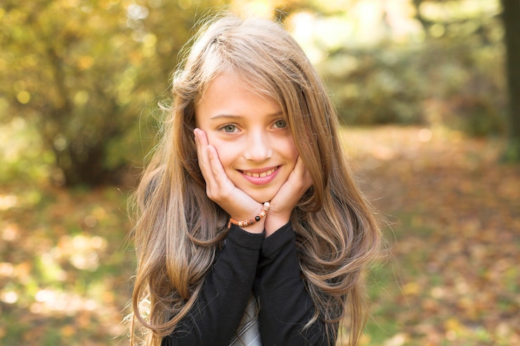 Photo fille dans le parc automne