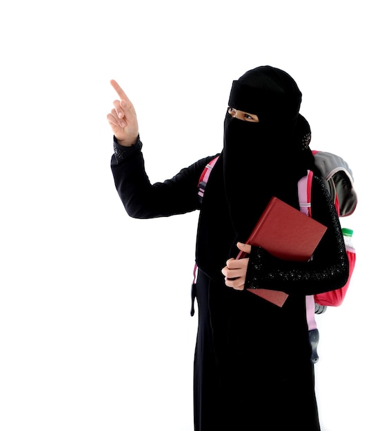 Photo fille étudiante arabe pointant du doigt