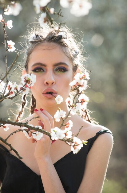 Fille et fleurs