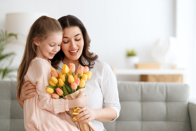 Photo et la fille avec des fleurs