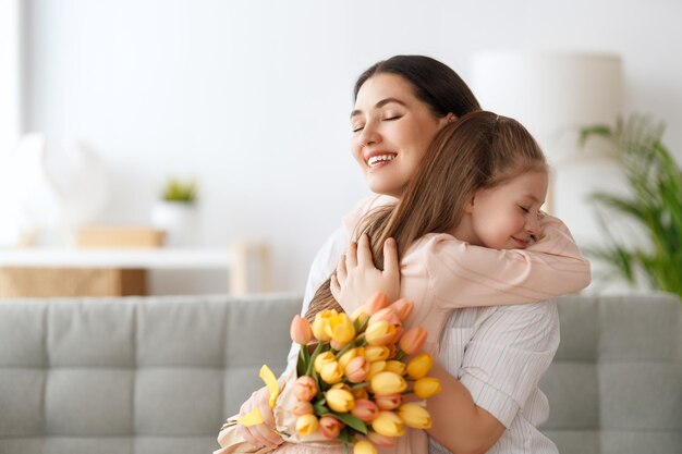 Photo et la fille avec des fleurs