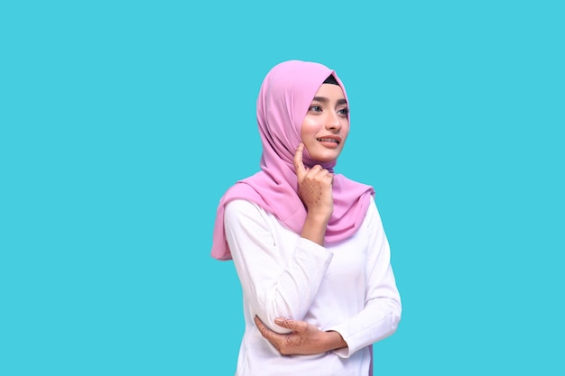 fille avec foulard hijab bleu rose hijab indien pakistan modèle