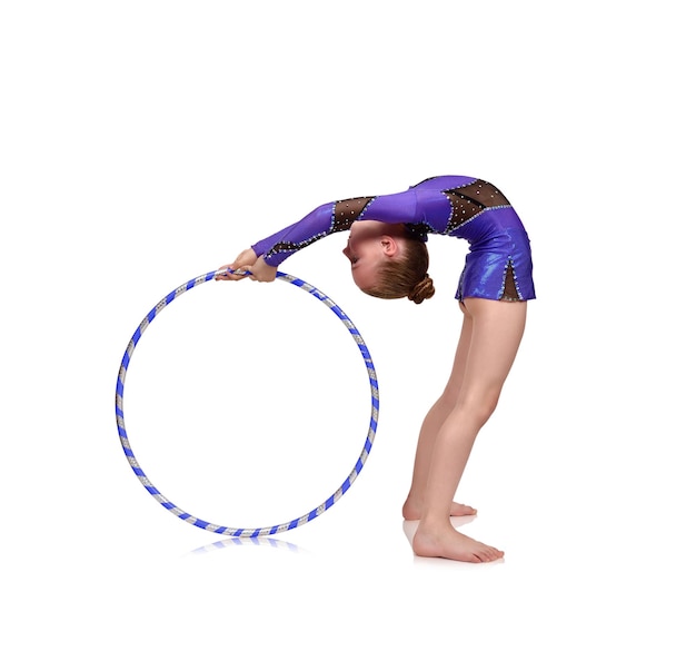 Fille gymnaste avec cerceau