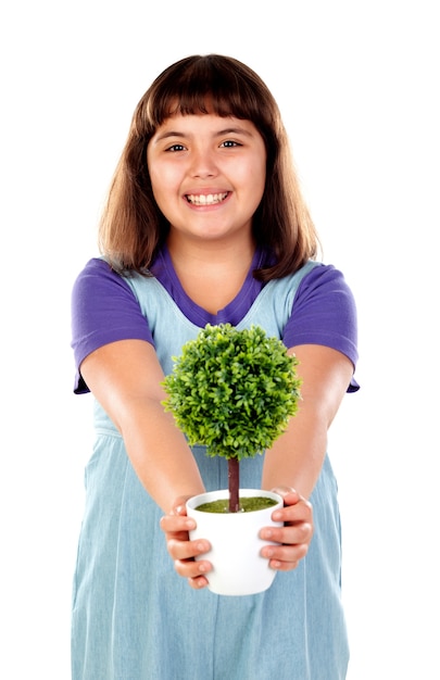 Fille heureuse avec un cadeau pour sa mère