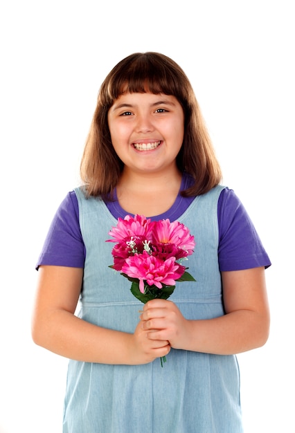 Fille heureuse avec un cadeau pour sa mère