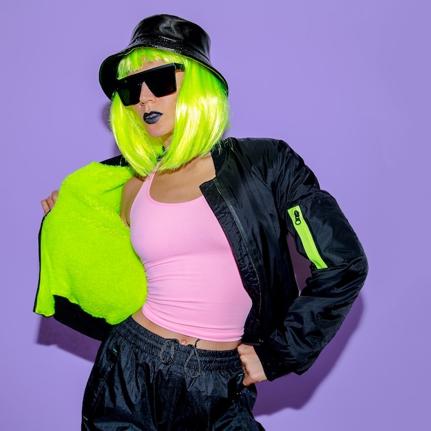 Fille de mode hipster Style clubbing Style street swag Neon power