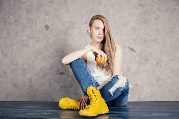 Fille à l'orange