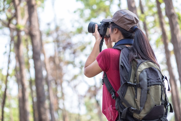 Fille photographiée à l&#39;état sauvage