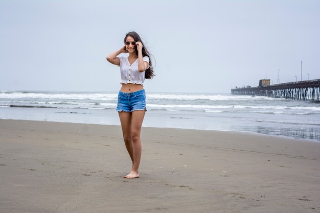 Fille à la plage