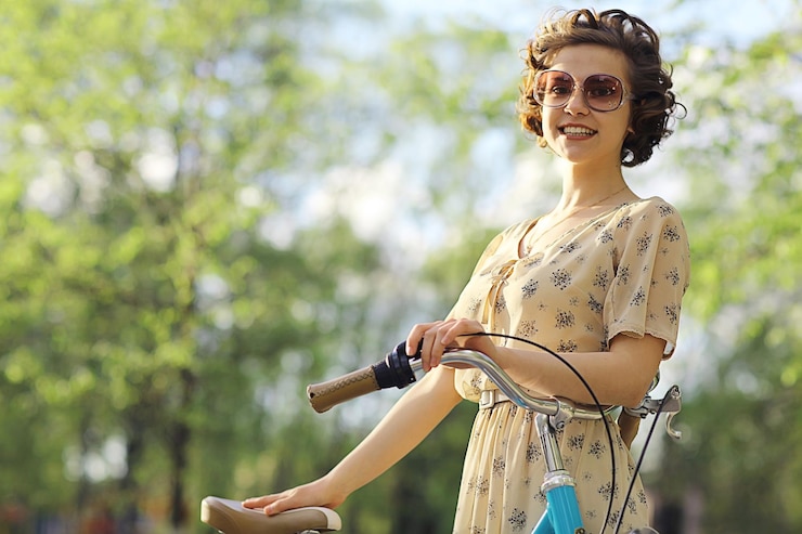 Photo une fille en robe sur un vélo