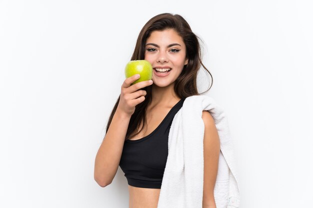 Fille de sport adolescent sur blanc isolé avec une pomme