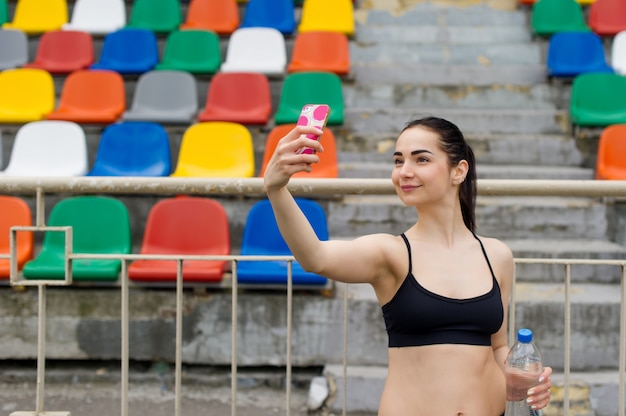 fille de sport au stade