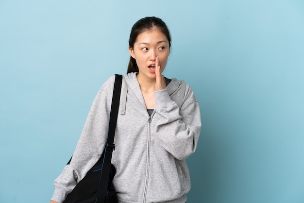 Fille de sport sur fond isolé